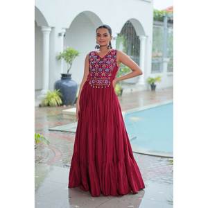 Robe trapèze faite main pour Navratri, taille empire, imprimé floral, tissu organza brodé avec travail miroir - Product Image 6