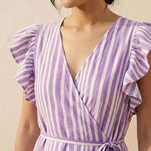 Robe mi-longue en coton à rayures lilas et imprimé blocs pour femmes, avec volants, en tissu léger et confortable pour tous les jours - Product Image 4