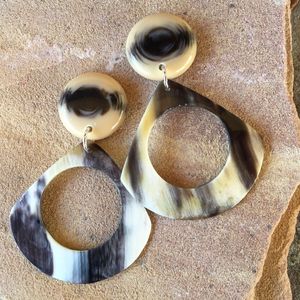 Pendientes de Cuerno de Búfalo Indio Orgánico, Hechos a Mano, Ecológicos, Joyería Artesanal Natural - Product Image 6