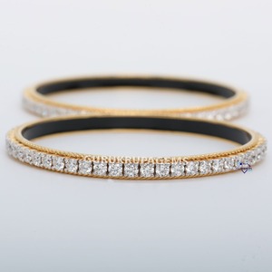 Brazaletes de Diamantes Moissanite de Diseño Único para Mujer con Artesanía de Joyería Fina y Aspecto Elegante Disponibles para la Venta - Product Image 3