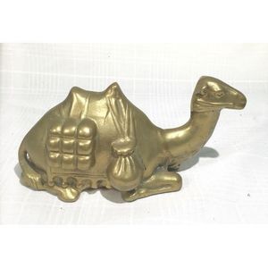 Sculpture de chameau décorative en laiton moulé à la main pour l'aménagement d'événements culturels et l'accent artistique de la maison - Product Image 1