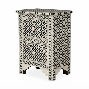 Mesita de Noche Clásica Negra con Incrustaciones de Hueso, 2 Cajones, Diseño Floral Sunburst Hecho a Mano, con Patas de Metal Dorado - Product Image 5