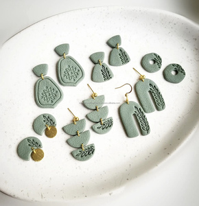 2025 nueva llegada redondo de madera azul resina dos tonos geométricos Boho pendientes para mujeres niñas pendientes colgantes llamativos - Product Image 3