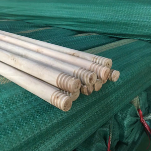 Mango de madera maciza natural de eucalipto y pino para escoba y fregona - Product Image 1