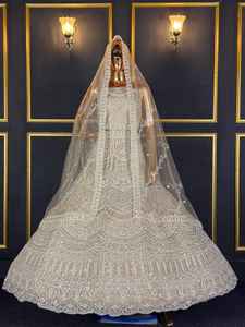 Lehenga choli nupcial verificada, con bordados elaborados, detalles nuevos y un amplio vuelo para eventos especiales - Product Image 3