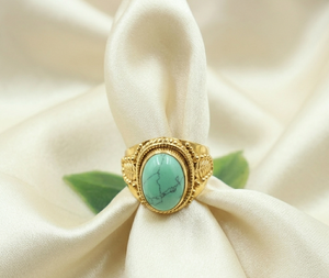 Bague de fiançailles ovale en argent sterling 925 avec turquoise naturelle Holo, faite à la main, style vintage bohème, artisanale, pierre précieuse, or jaune - Product Image 4