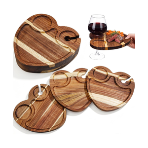 Plateau de service en bois d'acacia avec assiettes en verre, design cœur, pour pique-niques et réceptions, fabriqué au Vietnam - Product Image 1