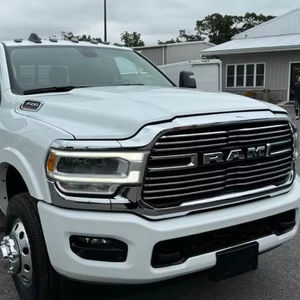 Tracteur routier diesel 6x4 performant, véhicule utilitaire lourd pour la logistique routière et le transport sur autoroute - Product Image 1