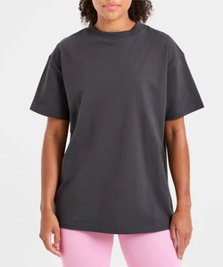 Camiseta Oversize para Mujer, Estilo Moderno, Diseñada para un Uso Cómodo y con Atractivo Estético - Product Image 2