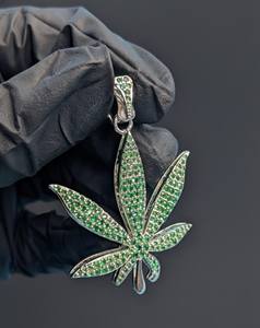 Collier pendentif feuille en moissanite couleur verte en argent sterling 925, style hip-hop glacé, pour rappeurs, idéal pour les soirées. - Product Image 6