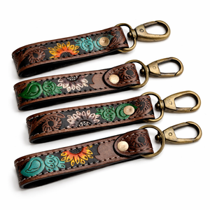 Llavero de Cuero Genuino Rectangular con Grabado a Mano Estilo Vintage Conifer y Clip de Latón Antiguo - Product Image 1