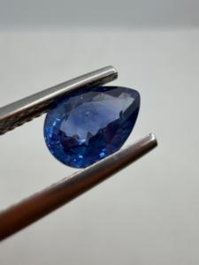 Saphir bleu naturel de forme poire de Ceylan (Sri Lanka) 1,60 carat pour la création de bijoux - Product Image 5