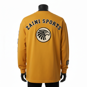 เสื้อยืดแขนยาวผู้ชาย 240 GSM ผ้าคอตตอนเนื้อหนัก สีเหลืองมัสตาร์ด ปักโลโก้ด้วยไหมเชนีล เสื้อยืดสตรีทแวร์สำหรับผู้ชาย - Product Image 2