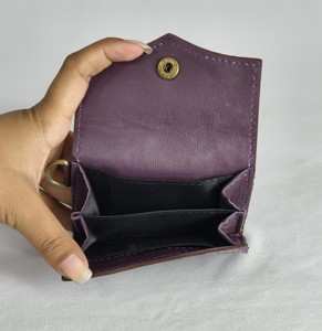 Monedero de Cuero Genuino Morado, Hecho a Mano, con Diseño de Ases, Cierre de Broche, Mini Cartera para Monedas, Unisex, Nuevo Estilo Creativo - Product Image 4