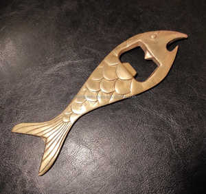 Brass <b>Ship</b> <b>Wheel</b> Tabletop Bottle Opener-Solid Frame Ergonomic Beverage Tool for Luxury Resorts & Fine Dining Operations - Product Image 2