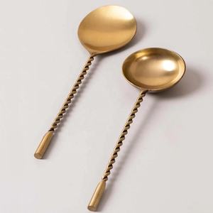 Couverts élégants et peu coûteux en acier inoxydable, service à salade plaqué or avec poignées en bois faites à la main, ensembles de service - Product Image 1