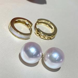 Boucles d'oreilles de luxe en argent pur avec perle d'eau douce naturelle, petite ampoule Aurora 6-7, lumière extrêmement intense, lumière impeccable - Product Image 1