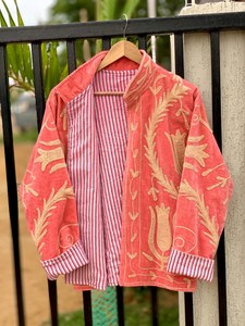 Chaqueta de terciopelo Suzani bordada a mano de lujo para mujer, abrigo bohemio bordado, ropa exterior floral artesanal de moda para festivales - Product Image 4