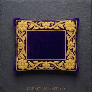 Écussons brodés sur mesure en fil de soie, faits à la main, en forme de sabre scimitar doré, emblèmes cérémoniels et héraldiques - Product Image 6