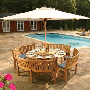 Ensemble de mobilier de restaurant extérieur en bois : table ronde, parasol, bancs de patio, mobilier de jardin pour café - Product Image 1