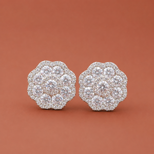 Pendientes de Halo Floral de Moissanita S925 con Centro Brillante Redondo y Diseño Agrupado - Product Image 1