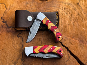 Cuchillo Plegable de Acero de Damasco con Mango de Madera de Lujo, Hecho a Mano, para Camping y Caza, con Funda de Cuero, de UA Supplies Industrial - Product Image 1