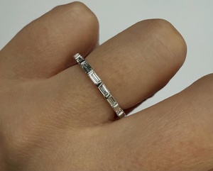 Anillo de Boda de Media Eternidad de Oro de 14k con Diamantes Cultivados en Laboratorio de Corte Baguette, 0.50ctw, 10 Piedras, Anillo Apilable a Juego, Venta al por Mayor de Fábrica - Product Image 5