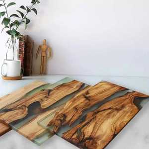 Tabla de servir de madera de acacia premium con resina epoxi color azul verdoso, estilo pala, con asa, para quesos y embutidos, diseño de olas marinas. - Product Image 1