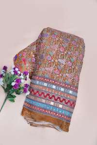 Tela Crepé Natural Color Camel con Estampado Floral Buta y Borde Ornamental Pesado para Material de Vestido Kurti, Prenda Étnica - Product Image 6