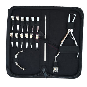 Kit de herramientas plateadas para extensiones de cabello con microperlas, alicates removedores, gancho para extraer cabello, agujas de coser, pinzas de seccionamiento y separador de cabello. - Product Image 1