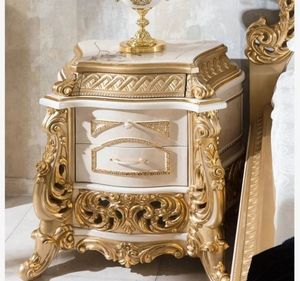 Oferta Especial: Juego de Dormitorio de Lujo Nelligan Royal Classic Gold con Cabecera Tapizada en Rojo y Estructura de Cama de Madera Maciza Tallada - Product Image 6