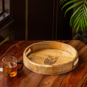 จานเสิร์ฟทำจากไม้ทำมือพร้อมดีไซน์การแกะสลักนกฮูกสำหรับการนำเสนออาหารและการตกแต่งห้องครัว - Product Image 1