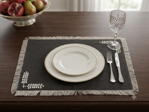 Mantel Individual de Algodón Gris Oscuro Premium con Bordado de Hojas Blancas y Flecos Naturales |   Elegante mantel para mesa de comedor - Product Image 2