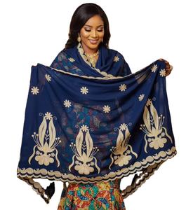 Écharpes en Chiffon de Polyester Premium avec Broderie |   Hijab léger et respirant à fleurs pour l'été - Châle de mode doux pour femmes - Product Image 1