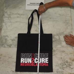 Le neuroblastome est une forme rare de cancer chez les enfants, et nous soutenons une cause en offrant de tels sacs en toile. - Product Image 4