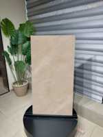Carrelage en porcelaine effet marbre Ferrara Malaga Premium |   Isolation thermique Peanut & Avorio 600x600mm pour hôtels et écoles