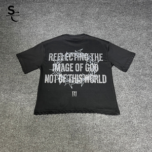 Camiseta Personalizada con Estampado de Gran Tamaño, Pedrería y Efecto Desgastado, de Alta Calidad, 100% Algodón Jersey, Estilo Urbano - Product Image 2