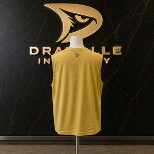เสื้อกล้ามทรงบ็อกซี่สไตล์วาร์ซิตี้สตรีทแวร์ ผ้าคอตตอนเจอร์ซีย์สีเหลืองเลมอนแบบมีลวดลาย พร้อมกราฟิกหมายเลข 32 แบบดิสเทรส และดีไซน์รูแขนเสื้อแบบดิบ - Product Image 2