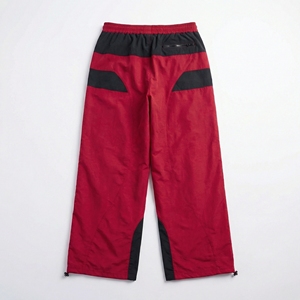 Pantalones Deportivos de Panel Rojo y Negro al por Mayor |   Pantalones Deportivos de Nailon con Cierres Utilitarios |   Proveedor de Ropa Deportiva y Casual OEM - Product Image 2