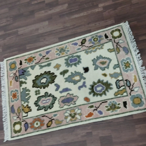 Nouveau tapis abstrait rose noué à la main |   Petit tapis fait main en laine inspiré de l'Oushak, adapté aux animaux domestiques, antidérapant, très résistant, pour la maison - Product Image 1