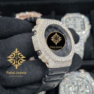 นาฬิกาข้อมือเพชรหรูสำหรับผู้ชาย Pahal Jewels ตัวเรือนสแตนเลสทรงเหลี่ยม 45 มม. ระบบควอตซ์ หน้าปัดประดับเพชร - Product Image 3