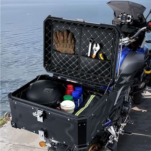 Bauletto Universale Impermeabile in Alluminio per Moto, Capacità 65L, Rivestimento in Pelle Rimovibile - Product Image 3
