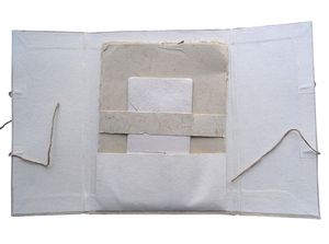 Papiers Premium en chanvre, 10 feuilles de papier à lettres A4 + 5 enveloppes, emballées en ensemble dans une dossier - Product Image 2