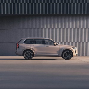 วอลโว่ XC90 พรีเมียม รถ SUV ระดับหรู 7 ที่นั่ง เกียร์อัตโนมัติ ขับเคลื่อนสี่ล้อ ระบบไฮบริด น้ำมันเบนซิน คุณภาพส่งออก รถยนต์ใหม่และมือสอง ทั่วโลก - Product Image 3