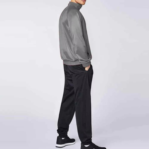 Conjunto Deportivo de Terciopelo Personalizado con Franja Lateral para Hombre - Product Image 3