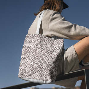 Sac à vêtements à bandoulière imprimé à la main avec motif géométrique, conçu pour les courses et les sacs à vêtements imprimés au quotidien - Product Image 1