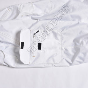 Pantalon de neige noir ample pour homme avec piping réfléchissant en forme d'étoile, design cargo chaud et isolé pour le ski, bas cintré et guêtres - Product Image 4