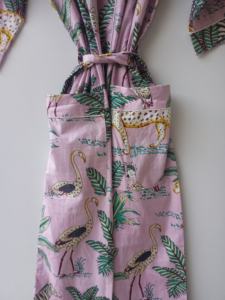 Al por mayor Bata Kimono con Estampado de Selva 100% Algodón Hecha a Mano con Motivos Florales y de Animales, Camisón Largo de Manga Larga con Bolsillos - Product Image 3