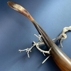 Nouveau 2024 – Corne à boire Viking médiévale sculptée à la main en corne de buffle, avec supports en fer, pour bière, en corne naturelle – Vente chaude - Product Image 1