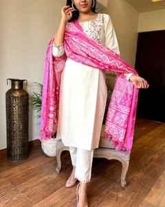 Les exportations indiennes de Shree présentent le plus attrayant ensemble de Kurta en coton Khadi pour les filles pour les vêtements de mariage en provenance de l'Inde prix de gros - Product Image 2